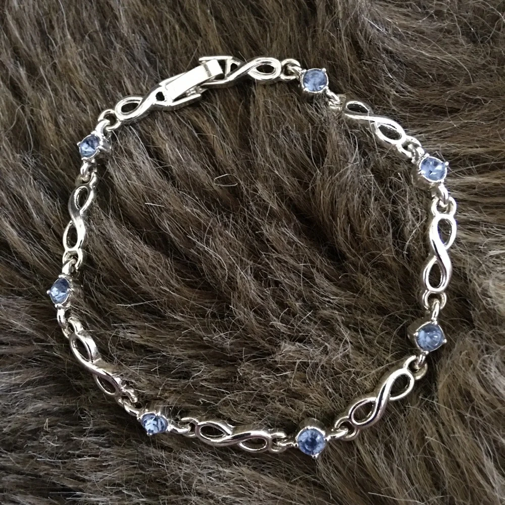 Vintage Avon silver plated blue crystal bracelet_5